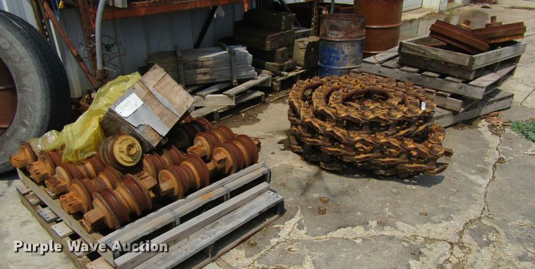 image for item EV9283 Caterpillar D4H dozer undercarriage parts