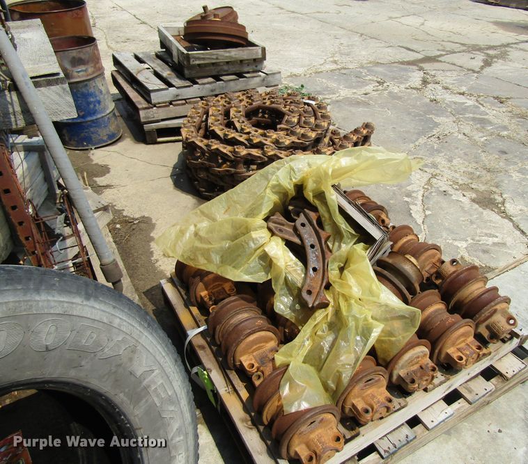 image for item EV9283 Caterpillar D4H dozer undercarriage parts