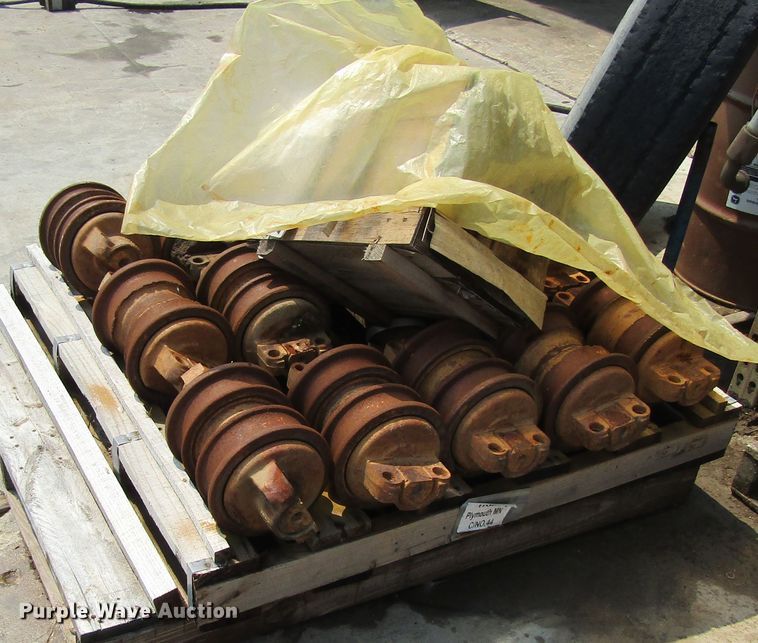 image for item EV9283 Caterpillar D4H dozer undercarriage parts