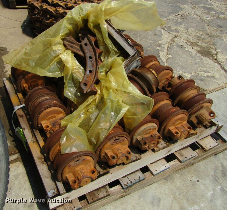 image for item EV9283 Caterpillar D4H dozer undercarriage parts