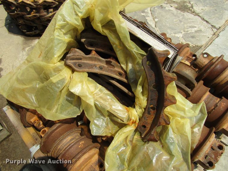 image for item EV9283 Caterpillar D4H dozer undercarriage parts