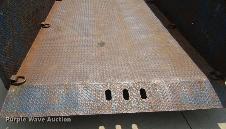 image for item EV9289 2013 B-B  equipment trailer