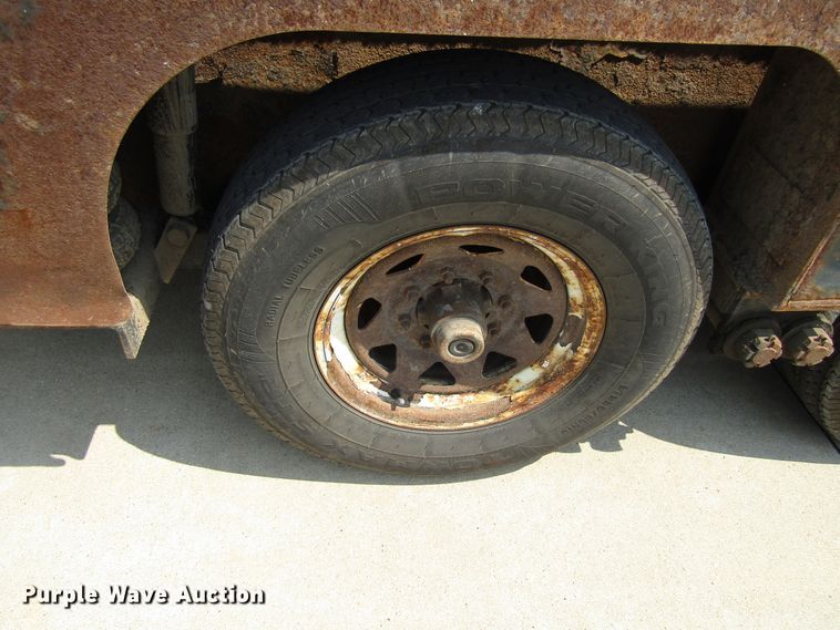 image for item EV9289 2013 B-B  equipment trailer