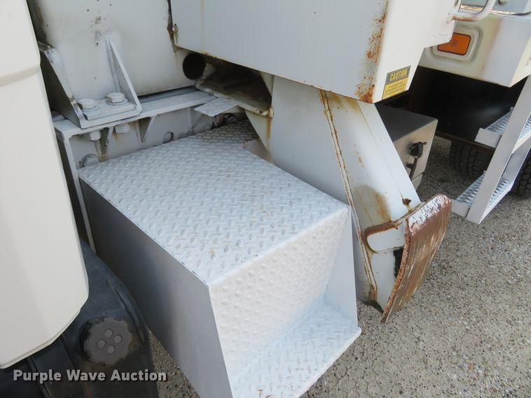 image for item FP9340 2002 Freightliner FL70  crane truck