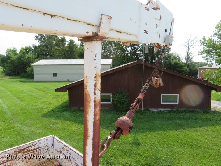 image for item FP9340 2002 Freightliner FL70  crane truck