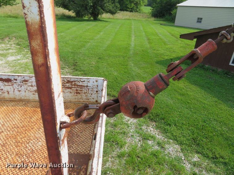 image for item FP9340 2002 Freightliner FL70  crane truck