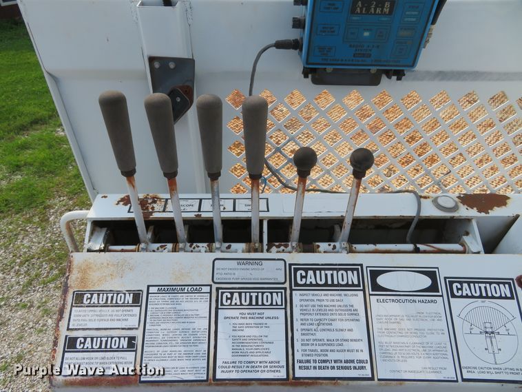 image for item FP9340 2002 Freightliner FL70  crane truck