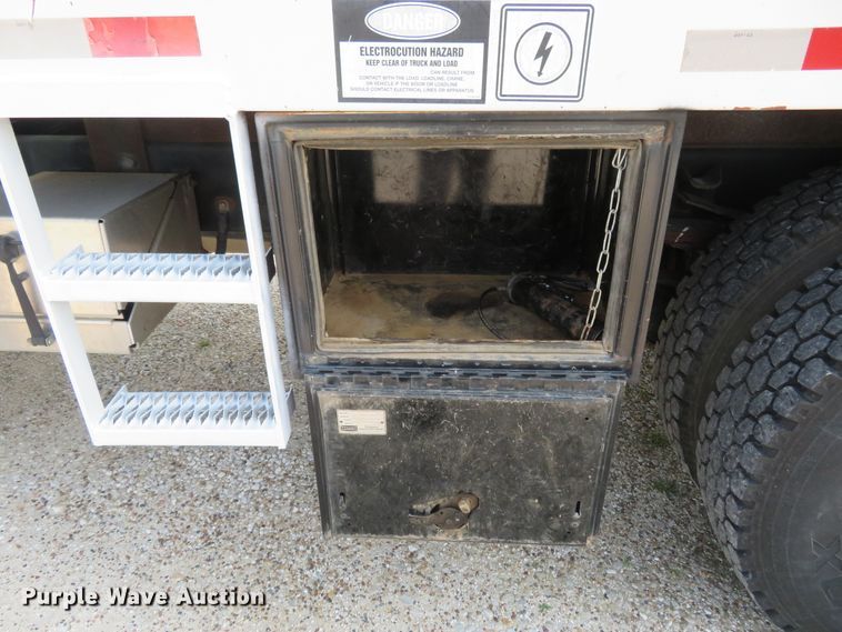 image for item FP9340 2002 Freightliner FL70  crane truck