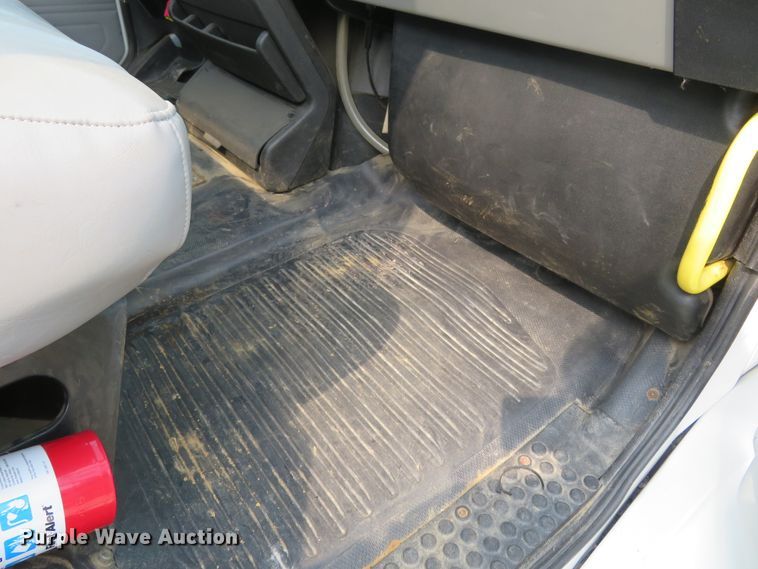 image for item FP9340 2002 Freightliner FL70  crane truck