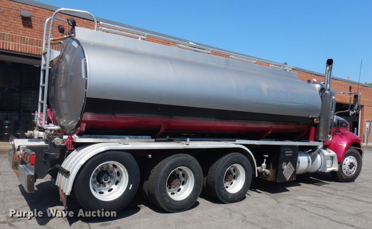 image for item HD9115 2007 Peterbilt PB340  tank truck