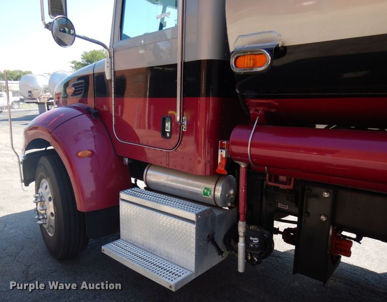 image for item HD9115 2007 Peterbilt PB340  tank truck