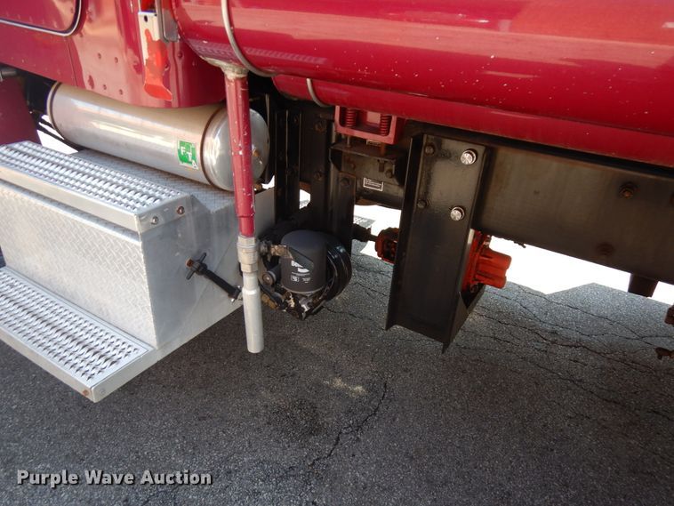 image for item HD9115 2007 Peterbilt PB340  tank truck