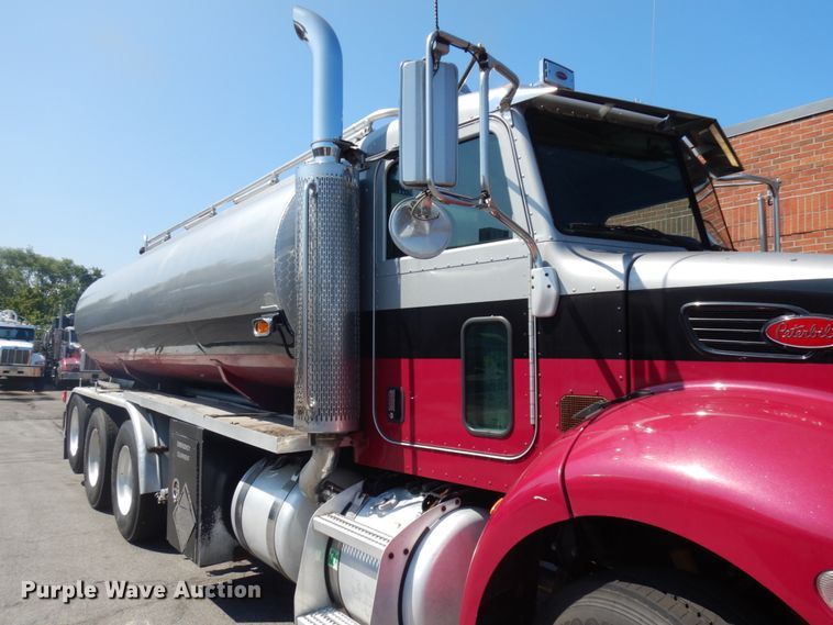 image for item HD9115 2007 Peterbilt PB340  tank truck