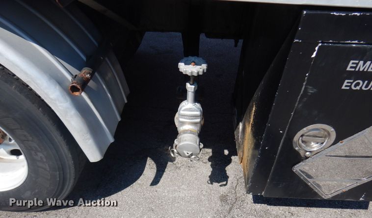 image for item HD9115 2007 Peterbilt PB340  tank truck