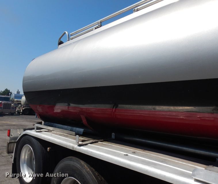 image for item HD9115 2007 Peterbilt PB340  tank truck