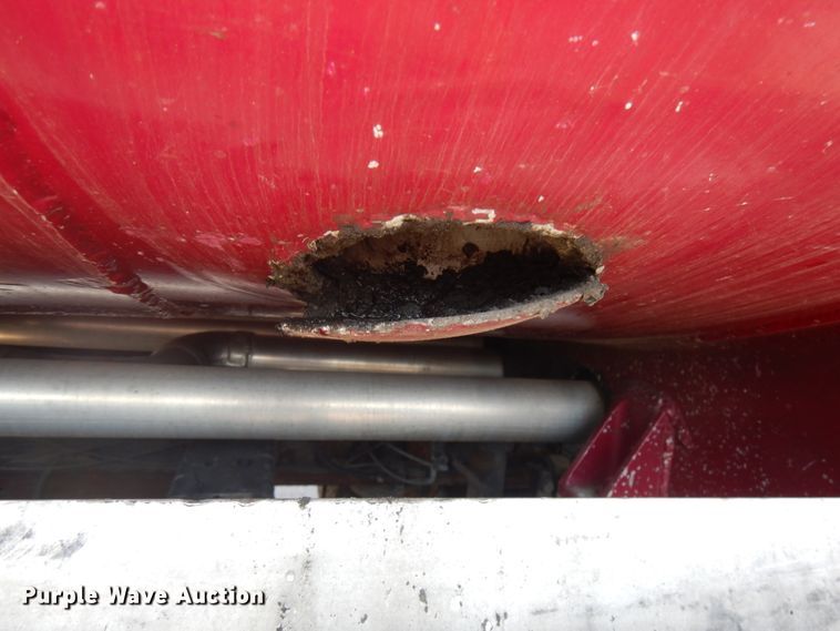 image for item HD9115 2007 Peterbilt PB340  tank truck