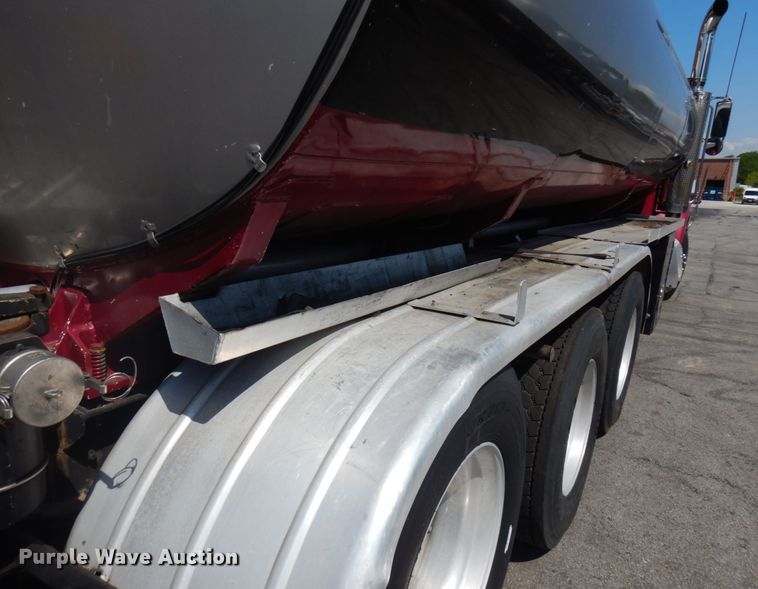 image for item HD9115 2007 Peterbilt PB340  tank truck