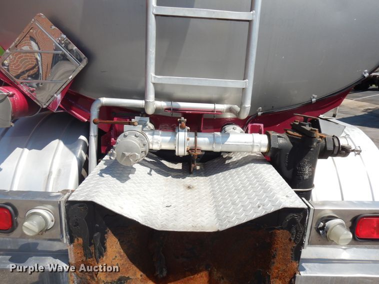 image for item HD9115 2007 Peterbilt PB340  tank truck