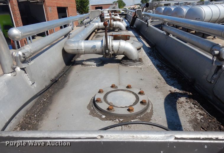 image for item HD9115 2007 Peterbilt PB340  tank truck