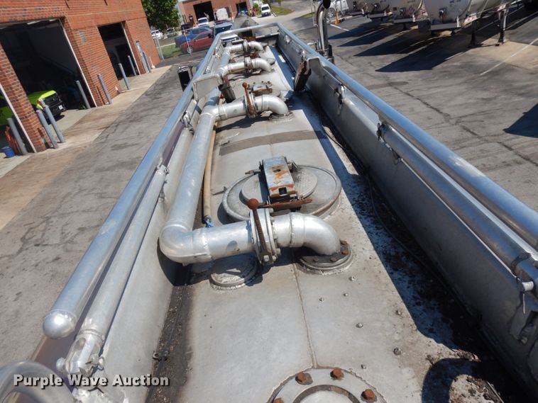 image for item HD9115 2007 Peterbilt PB340  tank truck