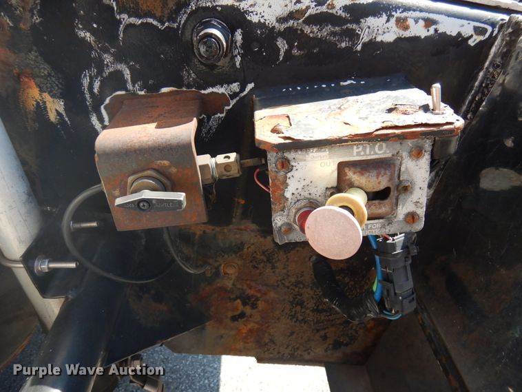 image for item HD9115 2007 Peterbilt PB340  tank truck