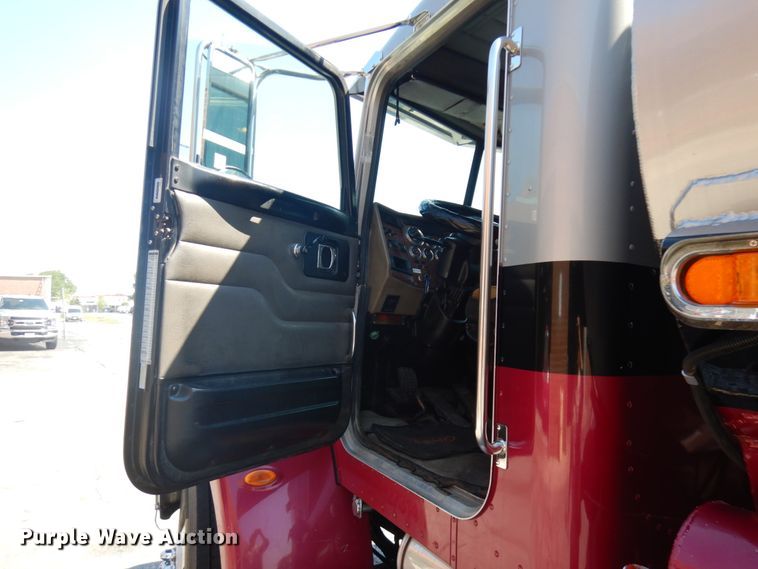 image for item HD9115 2007 Peterbilt PB340  tank truck