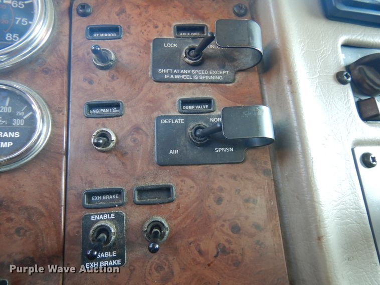 image for item HD9115 2007 Peterbilt PB340  tank truck