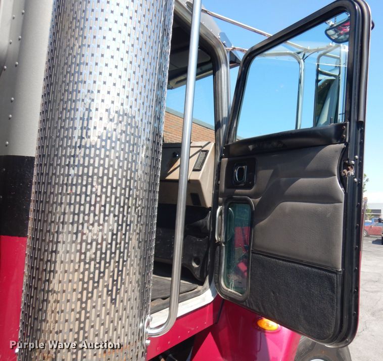 image for item HD9115 2007 Peterbilt PB340  tank truck