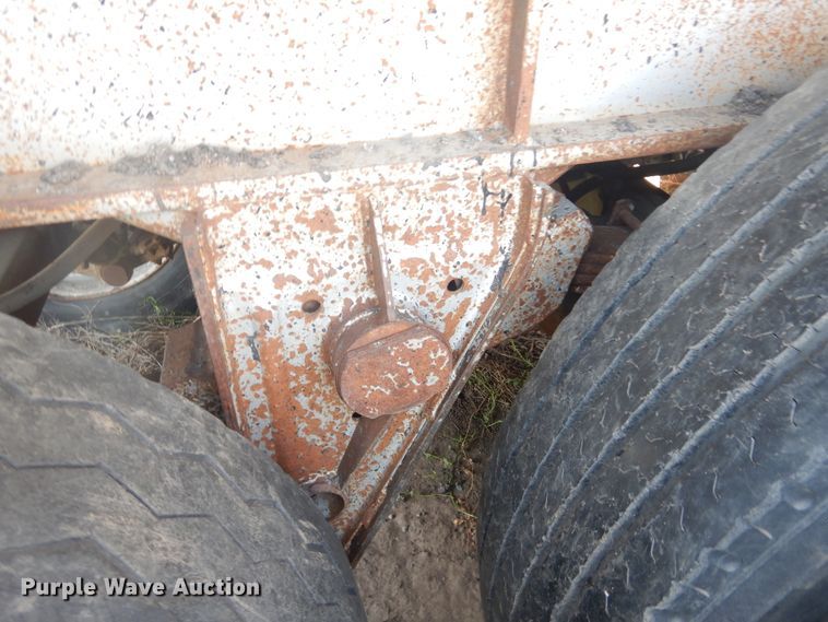 image for item HI9166 1985 Fruehauf  end dump trailer