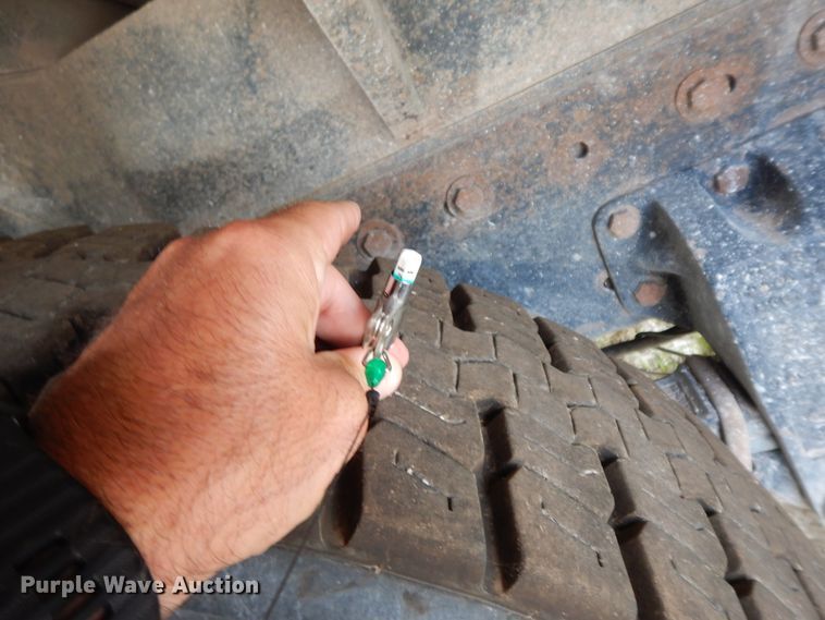 image for item HP9647 1998 Peterbilt 379  dump truck