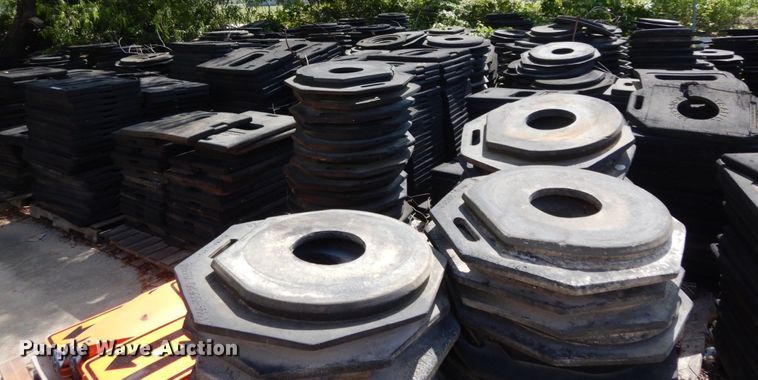 image for item HR9706 Approximately 2,965 traffic drum and cone bases