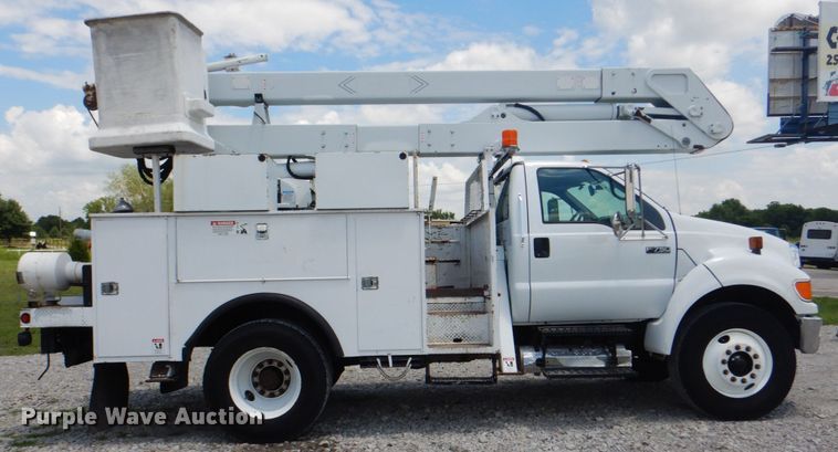 image for item HT9332 2008 Ford F750 Super Duty XL  bucket truck