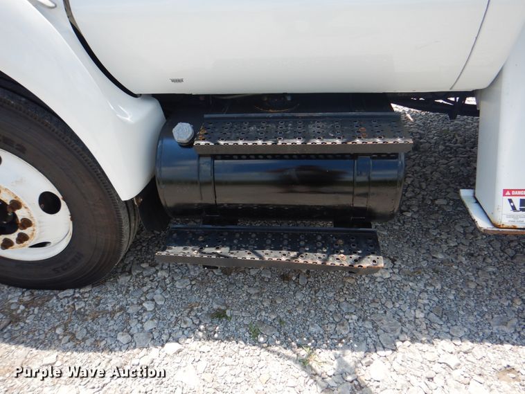 image for item HT9332 2008 Ford F750 Super Duty XL  bucket truck