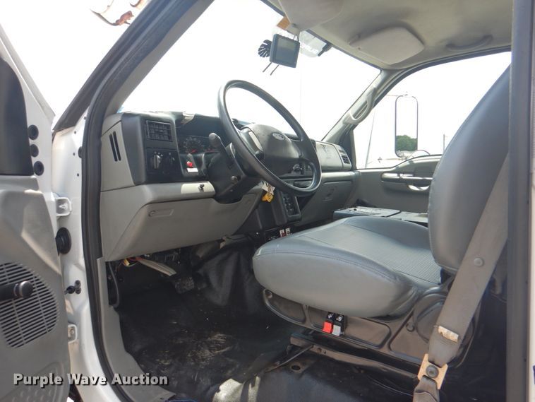 image for item HT9332 2008 Ford F750 Super Duty XL  bucket truck