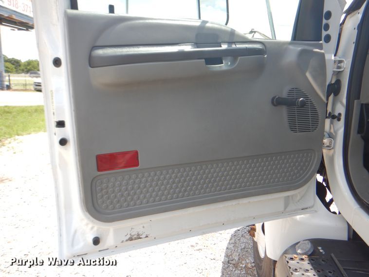 image for item HT9332 2008 Ford F750 Super Duty XL  bucket truck