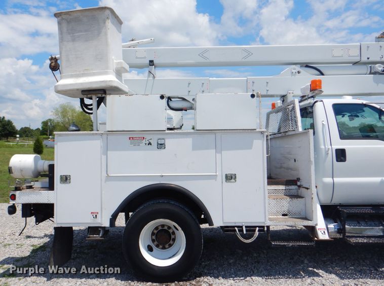 image for item HT9332 2008 Ford F750 Super Duty XL  bucket truck