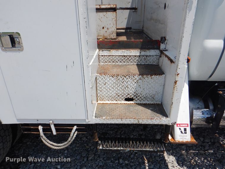 image for item HT9332 2008 Ford F750 Super Duty XL  bucket truck