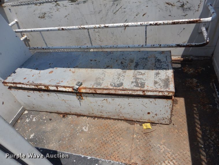 image for item HT9332 2008 Ford F750 Super Duty XL  bucket truck