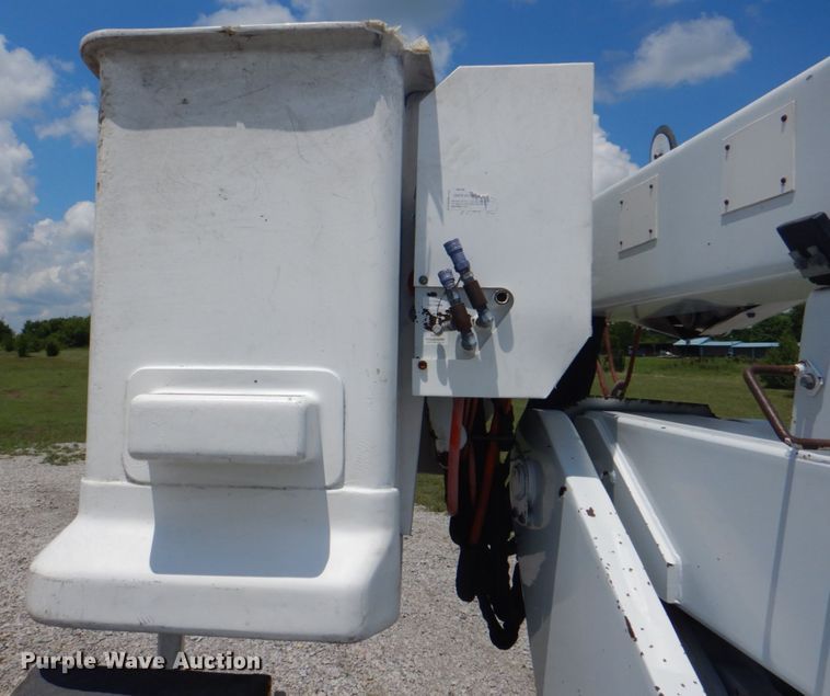 image for item HT9332 2008 Ford F750 Super Duty XL  bucket truck