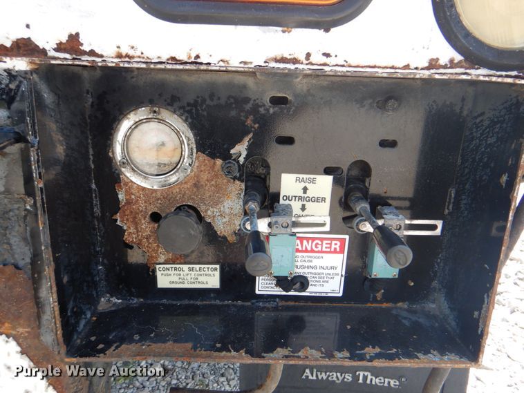 image for item HT9332 2008 Ford F750 Super Duty XL  bucket truck