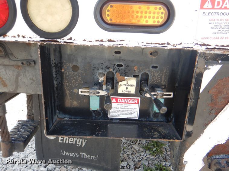 image for item HT9332 2008 Ford F750 Super Duty XL  bucket truck