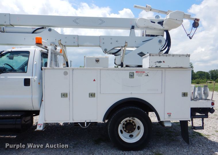 image for item HT9332 2008 Ford F750 Super Duty XL  bucket truck