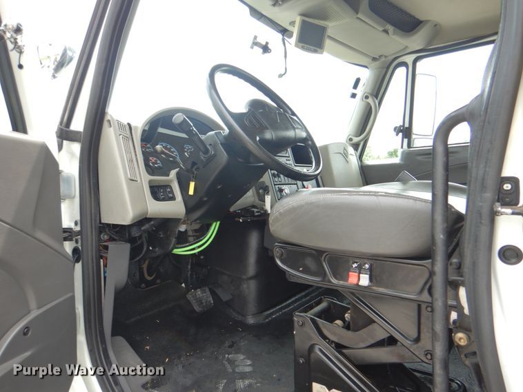 image for item HT9344 2008 International WorkStar 7400  pressure digger truck