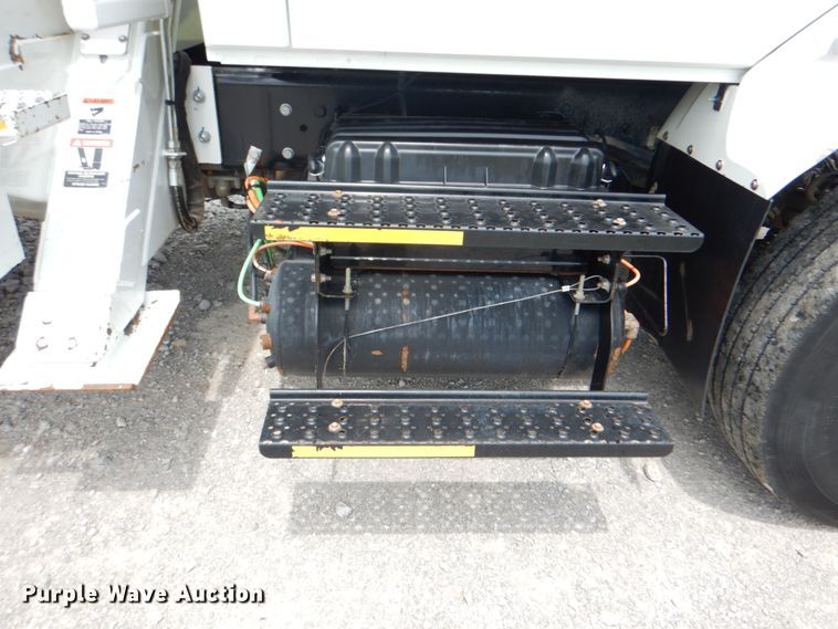 image for item HT9344 2008 International WorkStar 7400  pressure digger truck