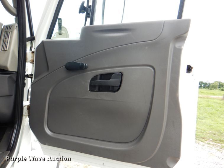 image for item HT9344 2008 International WorkStar 7400  pressure digger truck