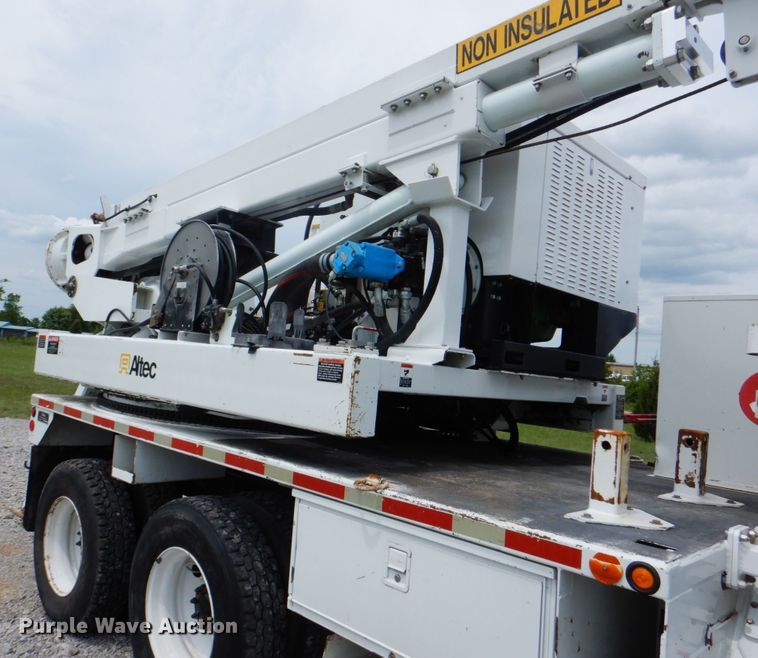 image for item HT9344 2008 International WorkStar 7400  pressure digger truck