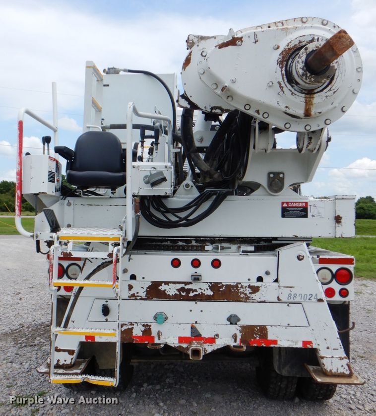 image for item HT9344 2008 International WorkStar 7400  pressure digger truck