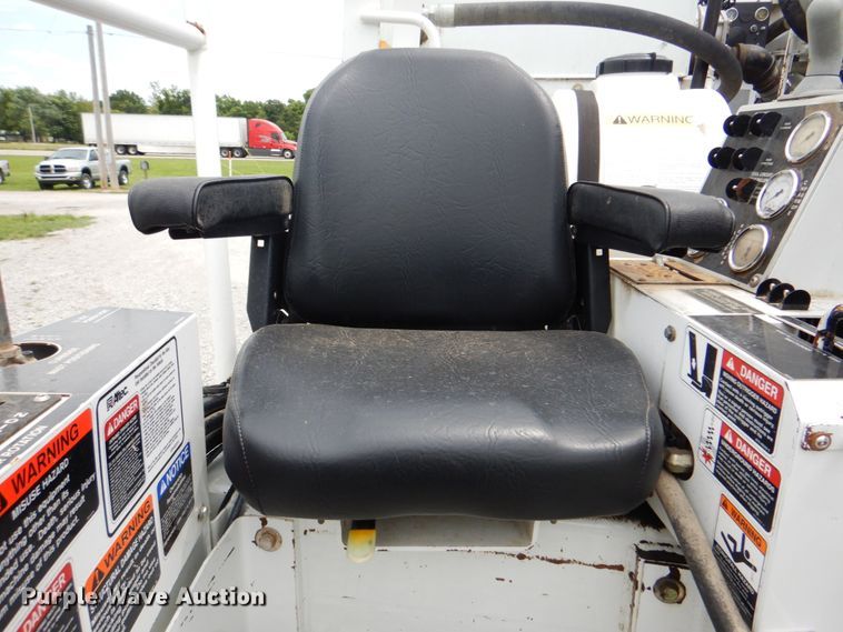 image for item HT9344 2008 International WorkStar 7400  pressure digger truck