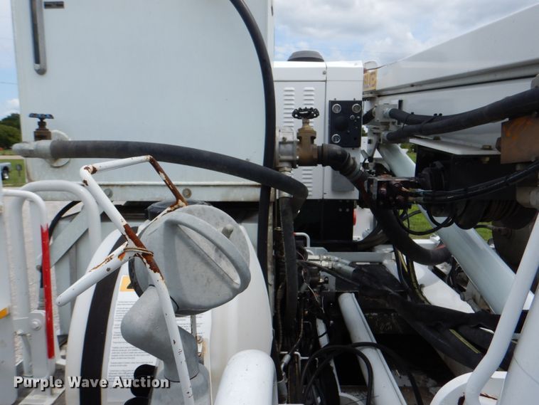 image for item HT9344 2008 International WorkStar 7400  pressure digger truck