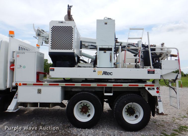 image for item HT9344 2008 International WorkStar 7400  pressure digger truck